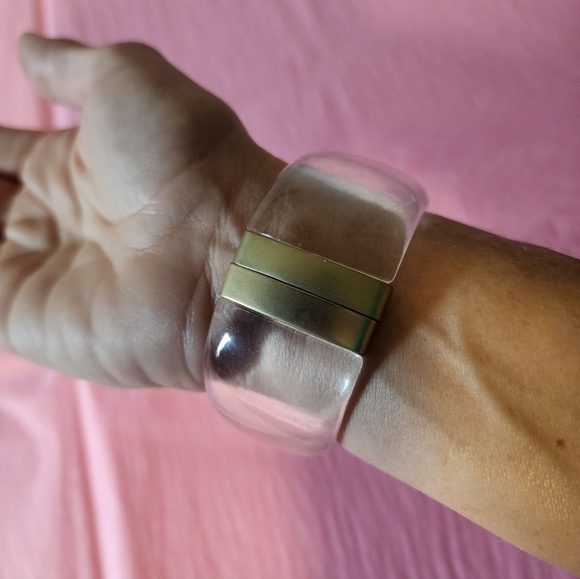 Vintage Lucite Bracelet and Earring Set - Picture 4 of 7